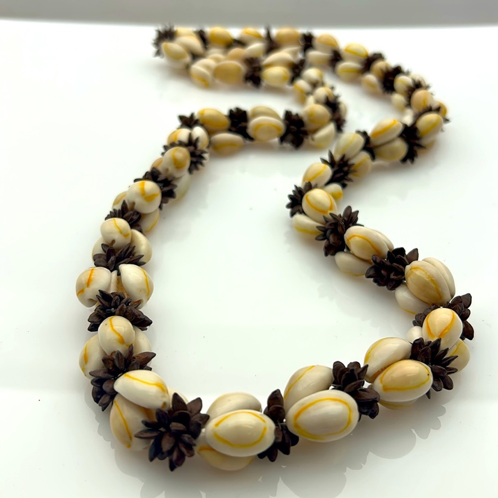 Vintage Shell and Seed Bead Necklace